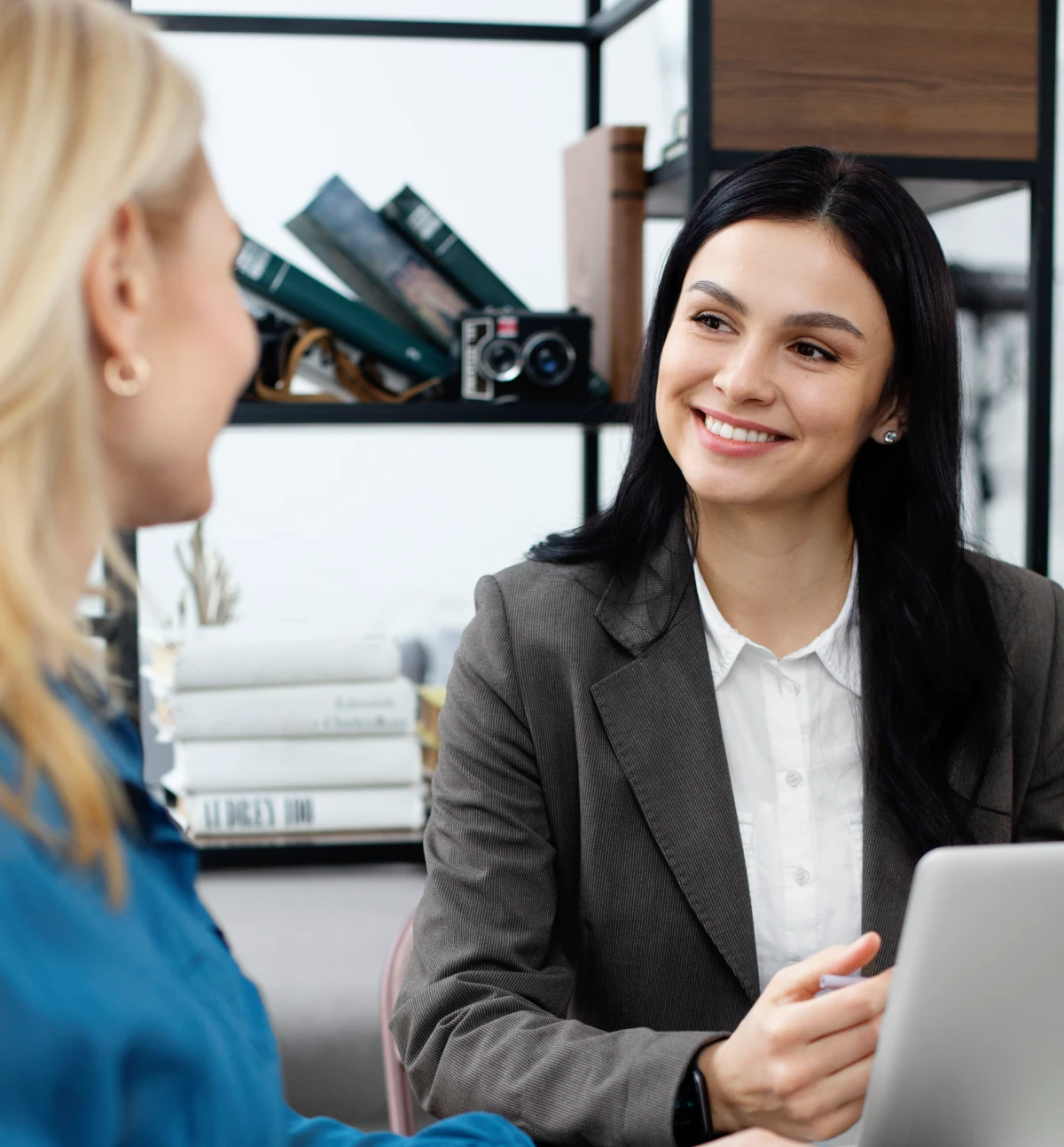 Oltra Asesores - Despacho ubicado en C/ de Jesús, 22, Extramurs, 46007 València, Valencia con casi treinta años de trayectoria profesional, ofreciendo servicios de asesoramiento integral.